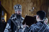 5-В Великий понедельник епископ Амфилохий совершил в Покровском храме Усть-Каменогорска Литургию Преждеосвященных Даров