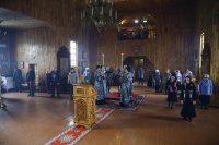 12-В Великий понедельник епископ Амфилохий совершил в Покровском храме Усть-Каменогорска Литургию Преждеосвященных Даров