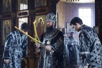 14-В Великий понедельник епископ Амфилохий совершил в Покровском храме Усть-Каменогорска Литургию Преждеосвященных Даров