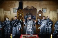 15-В Великий понедельник епископ Амфилохий совершил в Покровском храме Усть-Каменогорска Литургию Преждеосвященных Даров