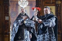 16-В Великий понедельник епископ Амфилохий совершил в Покровском храме Усть-Каменогорска Литургию Преждеосвященных Даров