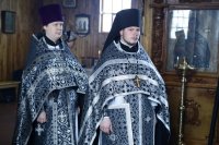 20-В Великий понедельник епископ Амфилохий совершил в Покровском храме Усть-Каменогорска Литургию Преждеосвященных Даров