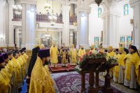 3-День памяти святителя Амфилохия Иконийского в Алма-Ате. Верующие Южной столицы Казахстана поклонились части Ризы Господней и мощам святого князя Александра Невского