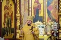 11-День памяти святителя Амфилохия Иконийского в Алма-Ате. Верующие Южной столицы Казахстана поклонились части Ризы Господней и мощам святого князя Александра Невского