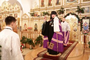 В праздник Рождества Христова епископ Амфилохий совершил великую вечерню в Андреевском соборе столицы Рудного Алтая