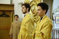 10-В день Всех святых Епископ Амфилохий совершил в Андреевском кафедральном соборе Божественную литургию