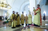 19-В день Всех святых Епископ Амфилохий совершил в Андреевском кафедральном соборе Божественную литургию
