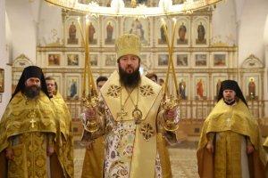 В праздник Собора новомучеников и исповедников Церкви Русской епископ Амфилохий совершил Литургию в Андреевском соборе в Усть-Каменогорске