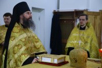 1-В праздник Собора новомучеников и исповедников Церкви Русской епископ Амфилохий совершил Литургию в Андреевском соборе в Усть-Каменогорске
