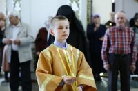 2-Преосвященный епископ Амфилохий совершил утреню Великого пятка с чтением двенадцати Страстных Евангелий