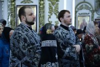 5-Преосвященный епископ Амфилохий совершил утреню Великого пятка с чтением двенадцати Страстных Евангелий