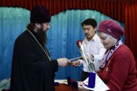 6-Сотрудникам Усть-Каменогорского епархиального управления и работникам Свято-Троицкого монастыря вручены памятные медали в честь 1000-летия равноапостольного князя Владимира