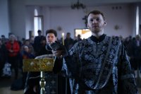 13-Управляющий Усть-Каменогорской епархией совершил утреню Великой субботы с чином погребения