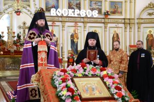 В день праздника Светлого Христова Воскресения епископ Амфилохий совершил Пасхальную великую вечерню в Андреевском кафедральном соборе
