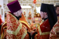 1-В день праздника Светлого Христова Воскресения епископ Амфилохий совершил Пасхальную великую вечерню в Андреевском кафедральном соборе