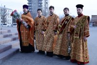5-В день праздника Светлого Христова Воскресения епископ Амфилохий совершил Пасхальную великую вечерню в Андреевском кафедральном соборе