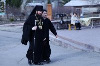 6-В день праздника Светлого Христова Воскресения епископ Амфилохий совершил Пасхальную великую вечерню в Андреевском кафедральном соборе