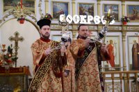 13-В день праздника Светлого Христова Воскресения епископ Амфилохий совершил Пасхальную великую вечерню в Андреевском кафедральном соборе