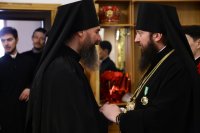 22-В день праздника Светлого Христова Воскресения епископ Амфилохий совершил Пасхальную великую вечерню в Андреевском кафедральном соборе