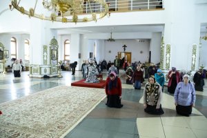 Управляющий Усть-Каменогорской епархией возглавил великопостное богослужение в Андреевском кафедральном соборе