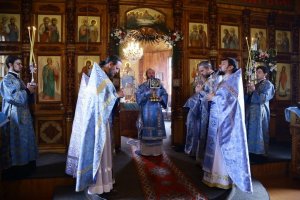 «Дева днесь предстоит в Церкви, и с лики святых невидимо за ны молится Богу». Престольное торжество Покровского храма Усть-Каменогорска
