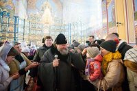 28-Епископ Амфилохий сослужил Главе Православной Церкви Казахстана за Божественной литургией в праздник Сретения Господня
