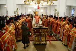 В четверг Светлой седмицы Епископ Амфилохий совершил Литургию в Андреевском соборе и удостоил ряд клириков Усть-Каменогорской епархии богослужебных наград