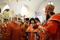 12-В четверг Светлой седмицы Епископ Амфилохий совершил Литургию в Андреевском соборе и удостоил ряд клириков Усть-Каменогорской епархии богослужебных наград