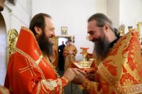 30-В четверг Светлой седмицы Епископ Амфилохий совершил Литургию в Андреевском соборе и удостоил ряд клириков Усть-Каменогорской епархии богослужебных наград