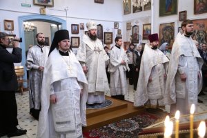 Управляющий Усть-Каменогорской епархией совершил Божественную литургию в Петро-Павловском храме Знаменско-Абалацкого женского монастыря г.Семипалатинска
