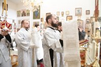 15-Управляющий Усть-Каменогорской епархией совершил Божественную литургию в Петро-Павловском храме Знаменско-Абалацкого женского монастыря г.Семипалатинска