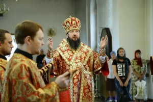 В память мученической кончины Царской семьи епископ Усть-Каменогорский и Семипалатинский Амфилохий совершил Литургию в Андреевском соборе