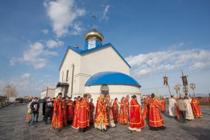 Управляющий Усть-Каменогорской епархией сослужил Главе Казахстанского Митрополичьего округа за освящением храма во имя новомучеников акмолинских
