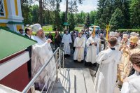 2-Митрополит Александр и Епископ Амфилохий открыли мемориальную доску, посвященную 20-летию возвращения Вознесенского собора Алма-Аты Православной Церкви
