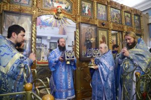 Радуйся, Пречистая, весь мир рождеством Своим возвеселившая