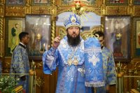 7-Радуйся, Пречистая, весь мир рождеством Своим возвеселившая