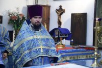 11-Радуйся, Пречистая, весь мир рождеством Своим возвеселившая