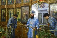 14-Радуйся, Пречистая, весь мир рождеством Своим возвеселившая