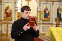 1-В Прощеное воскресенье епископ Амфилохий совершил Литургию в Андреевском соборе Усть-Каменогорска