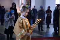 2-В Прощеное воскресенье епископ Амфилохий совершил Литургию в Андреевском соборе Усть-Каменогорска