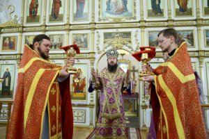 В Неделю четвертую Великого поста епископ Амфилохий совершил Литургию свт. Василия Великого в главном храме Усть-Каменогорска – Андреевском соборе