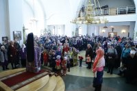 24-В Неделю четвертую Великого поста епископ Амфилохий совершил Литургию свт. Василия Великого в главном храме Усть-Каменогорска – Андреевском соборе