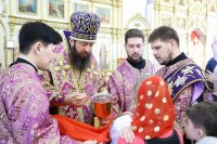 27-В Неделю четвертую Великого поста епископ Амфилохий совершил Литургию свт. Василия Великого в главном храме Усть-Каменогорска – Андреевском соборе