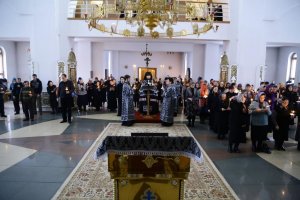 Начало чтения Великого покаянного канона в Андреевском кафедральном соборе Усть-Каменогорска