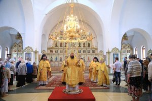 Воскресная литургия архипастрыским служением в главном храме Восточного Казахстана
