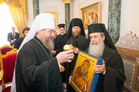 14-Патриарх Иерусалимский Феофил принял группу паломников из Восточного Казахстана во главе с епископом Амфилохием