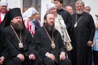 4-Глава Восточно-Казахстанской епархии и иерархи Митрополичьего округа открыли мемориальную доску, посвященную 1000-летию преставления равноапостольного князя Владимира