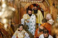 13-Глава Восточно-Казахстанской епархии и паломники земли Рудного Алтая приняли участие в ночной Литургии на Гробе Господнем