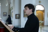 1-Епископ Амфилохий совершил утреню с чтением Акафиста Пресвятой Богородице в Андреевском кафедральном соборе в Усть-Каменогорске