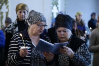 8-Епископ Амфилохий совершил утреню с чтением Акафиста Пресвятой Богородице в Андреевском кафедральном соборе в Усть-Каменогорске